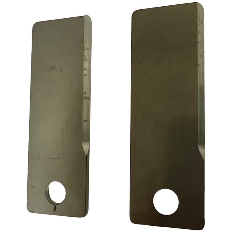 Two double-edged badante blades. Replacement blades for grass cutting.
